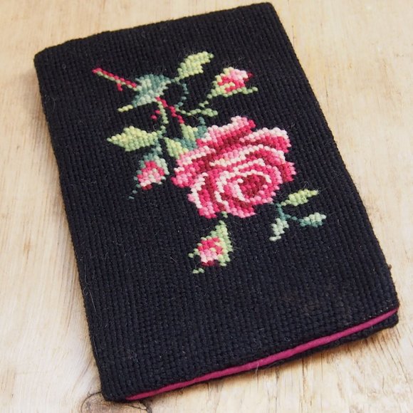 Vintage Handbags - Vintage Needlepoint Black Fabric Rose Clutch
